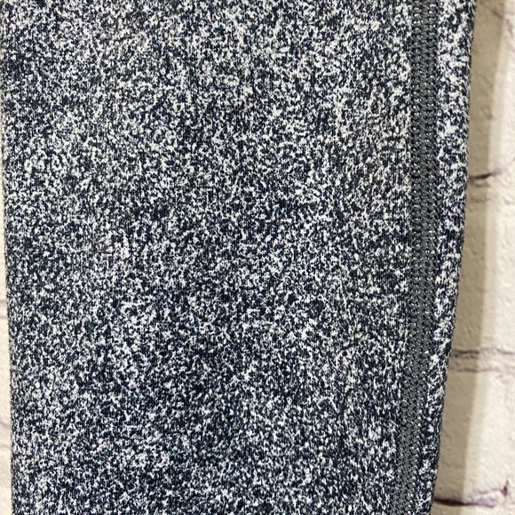 Lululemon leggings in gray and black - Picture 7 of 13